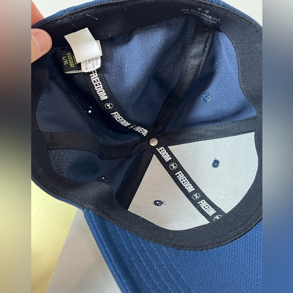 Under Armour Freedom L/XL Navy Knit America USA Flag Front Logo Emblem Hat Cap - Picture 4 of 6